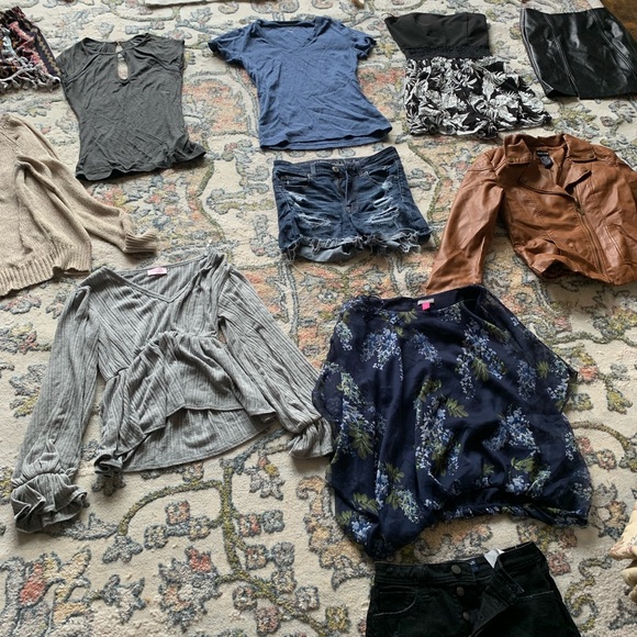 Women’s Clothing Lot - Size Small - Picture 2 of 16